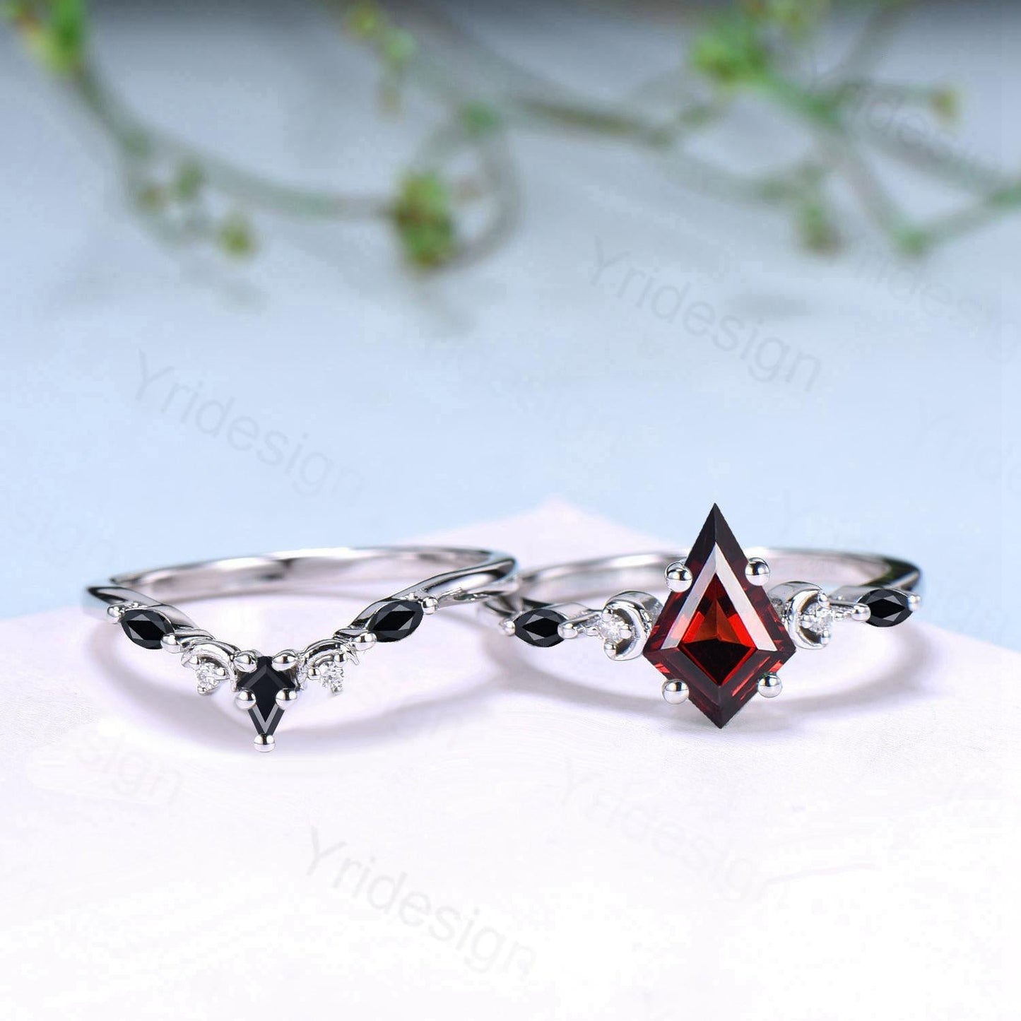 Vintage kite cut garnet wedding ring set Five stone crescent moon garnet spinel engagement ring dainty delicate bridal set anniversary gifts