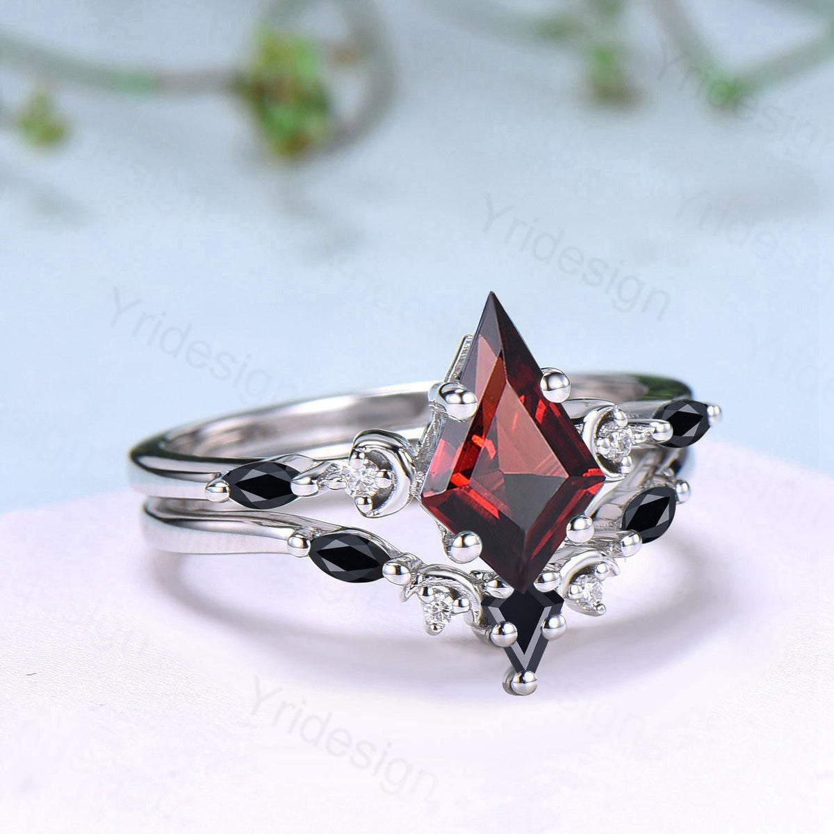 Vintage kite cut garnet wedding ring set Five stone crescent moon garnet spinel engagement ring dainty delicate bridal set anniversary gifts