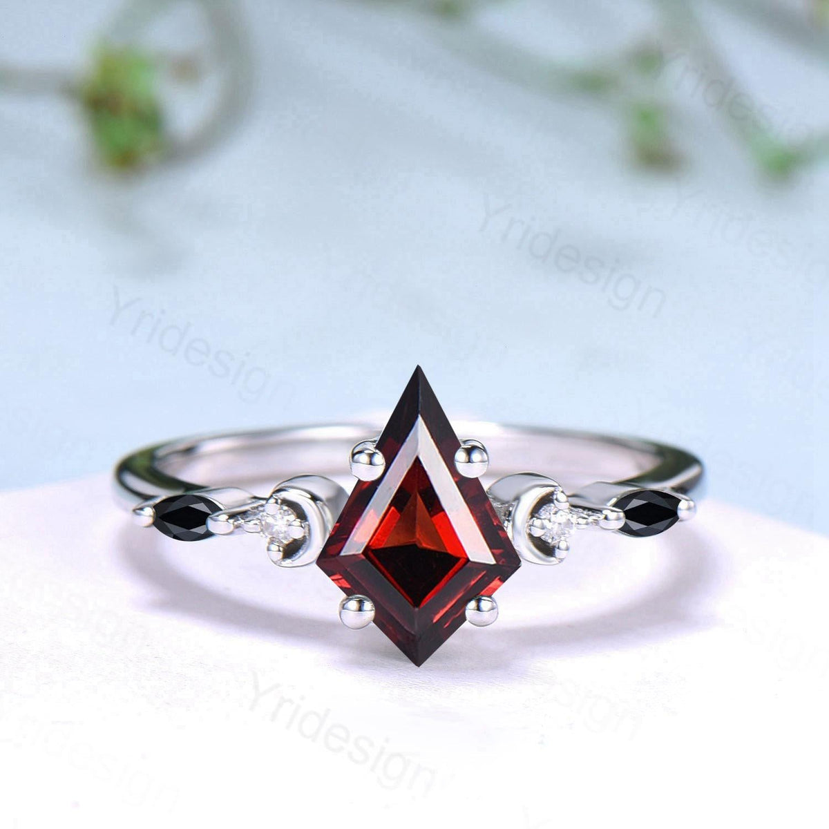 Vintage kite cut garnet wedding ring set Five stone crescent moon garnet spinel engagement ring dainty delicate bridal set anniversary gifts