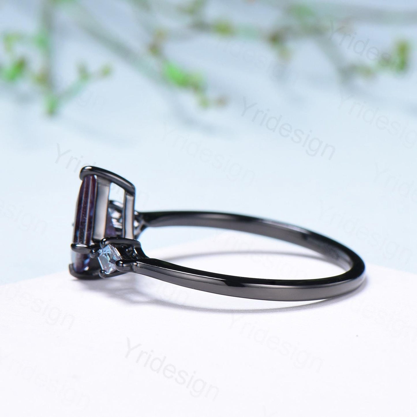 Minimalist Black Gold Three Stone Lab Grown Diamond Ring Kite Cut Natural Salt And Pepper Diamond Engagement Ring Silver Alexandrite Ring