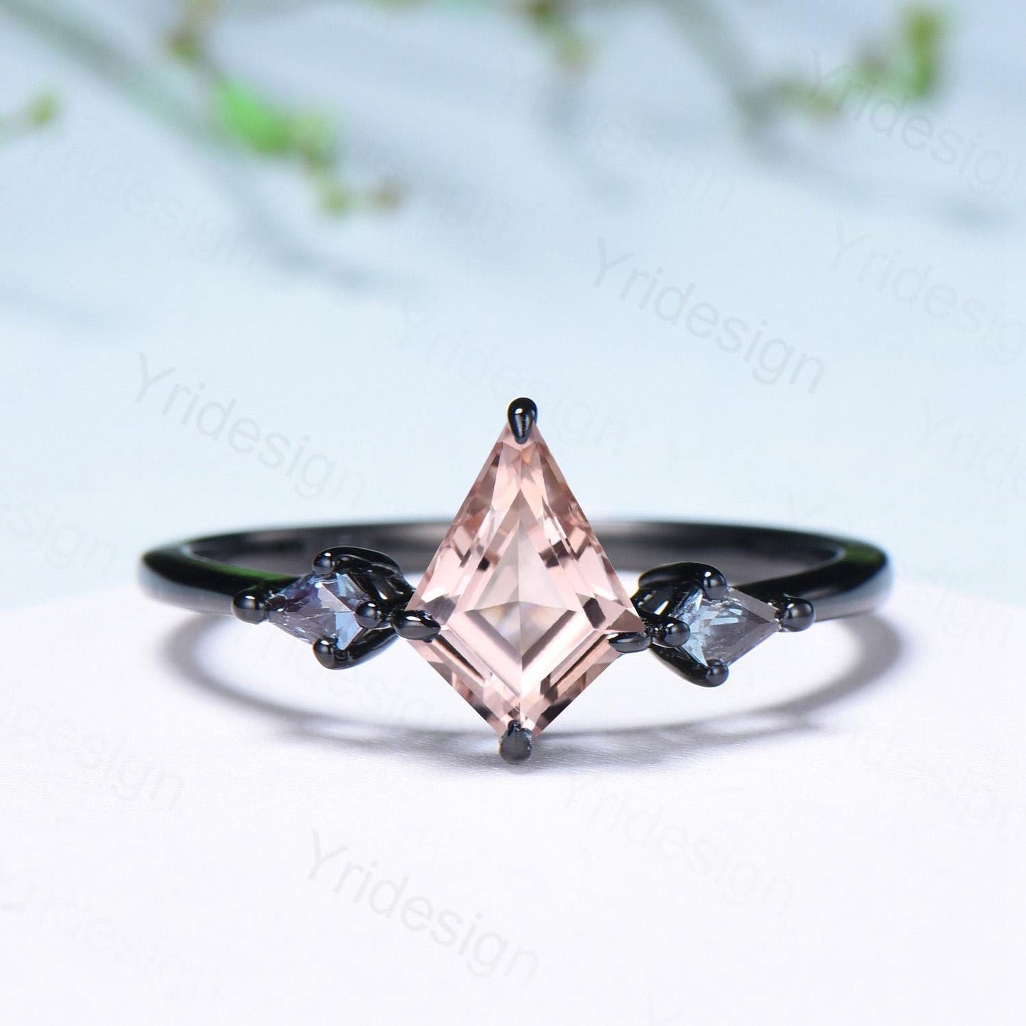 Minimalist Black Gold Three Stone Lab Grown Diamond Ring Kite Cut Natural Salt And Pepper Diamond Engagement Ring Silver Alexandrite Ring