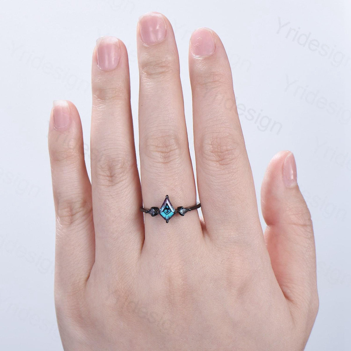 Minimalist Black Gold Three Stone Lab Grown Diamond Ring Kite Cut Natural Salt And Pepper Diamond Engagement Ring Silver Alexandrite Ring
