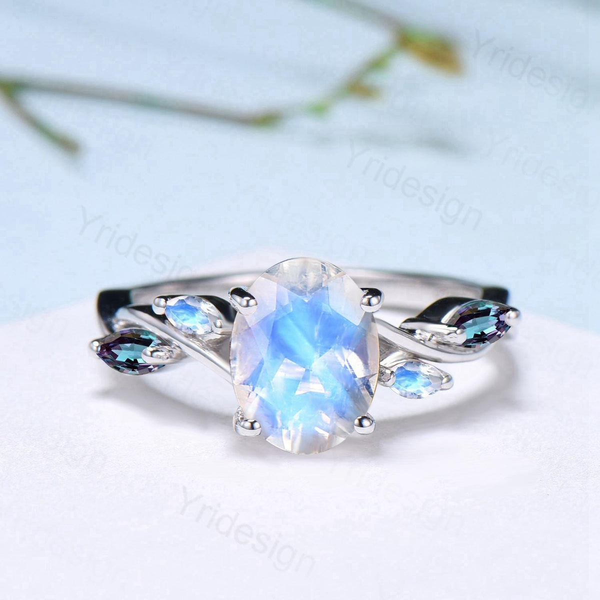 Vintage Oval Natural Moonstone Engagement Ring Split Shank Alexandrite Wedding Ring Women June Birthstone Anniversary Ring Gift for Women