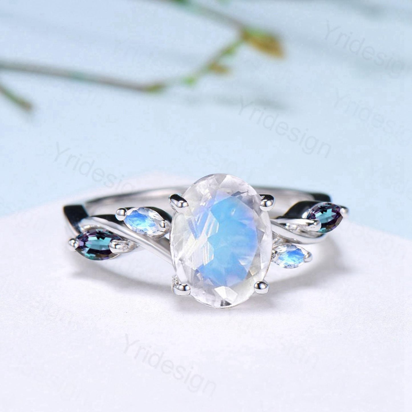 Vintage Oval Natural Moonstone Engagement Ring Split Shank Alexandrite Wedding Ring Women June Birthstone Anniversary Ring Gift for Women
