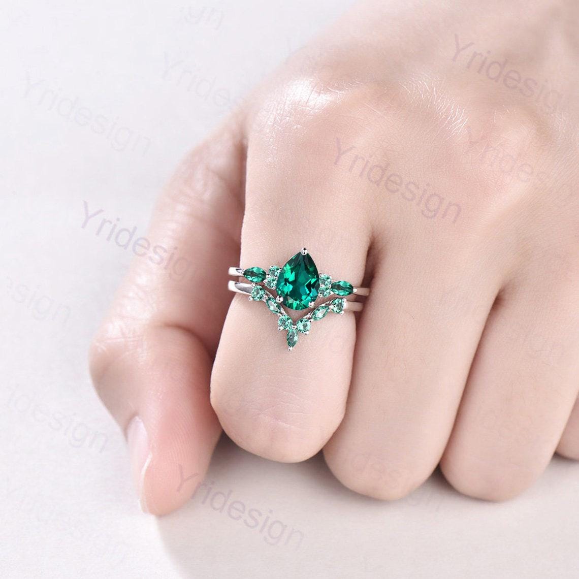 Vintage Pear Shaped Emerald Engagement Ring Set Retro Marquise Emerald Wedding Ring Set Art Deco Green Gemstone Anniversary Bridal Ring Set