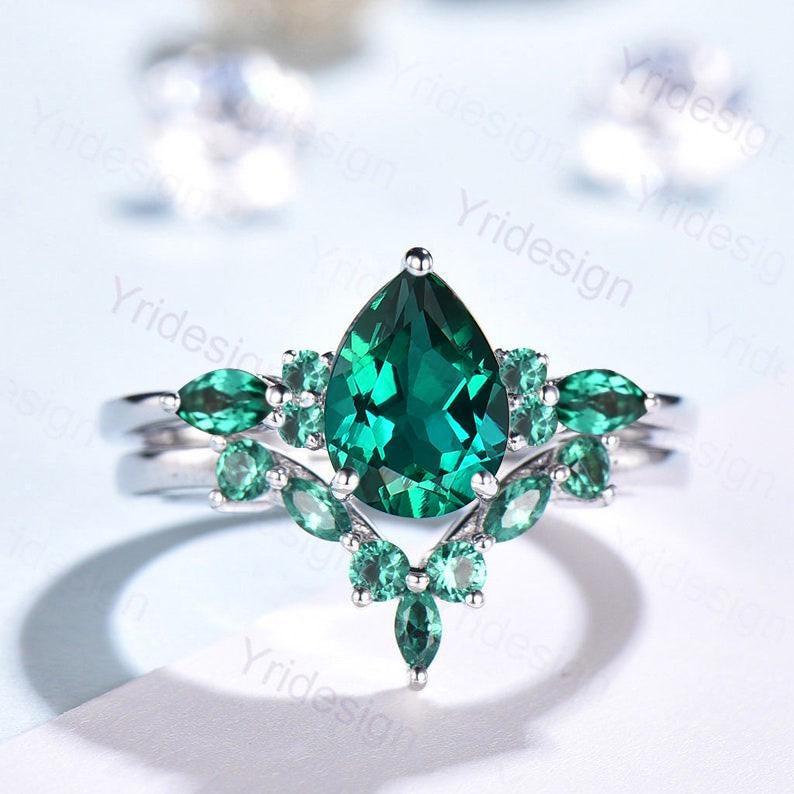 Vintage Pear Shaped Emerald Engagement Ring Set Retro Marquise Emerald Wedding Ring Set Art Deco Green Gemstone Anniversary Bridal Ring Set