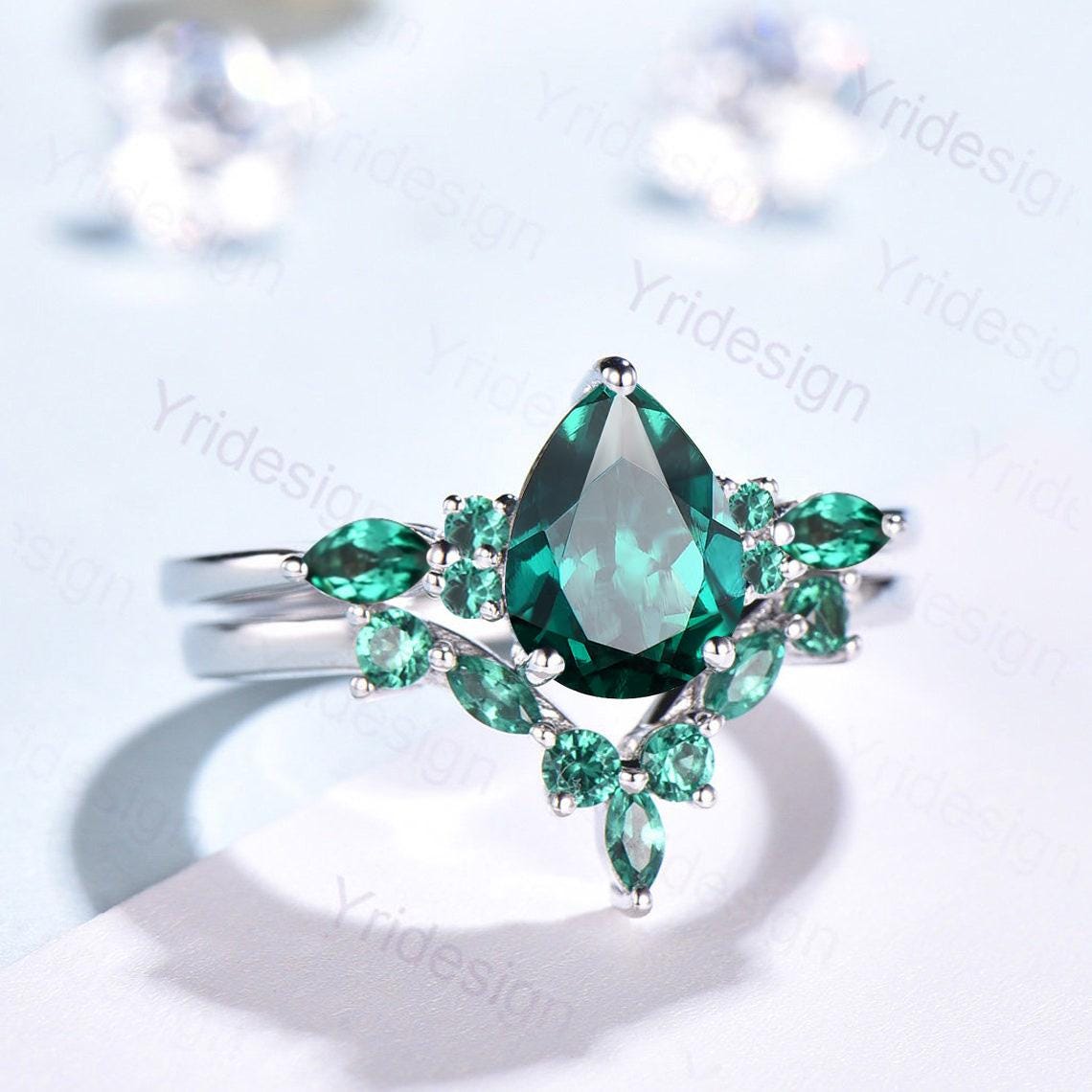 Vintage Pear Shaped Emerald Engagement Ring Set Retro Marquise Emerald Wedding Ring Set Art Deco Green Gemstone Anniversary Bridal Ring Set