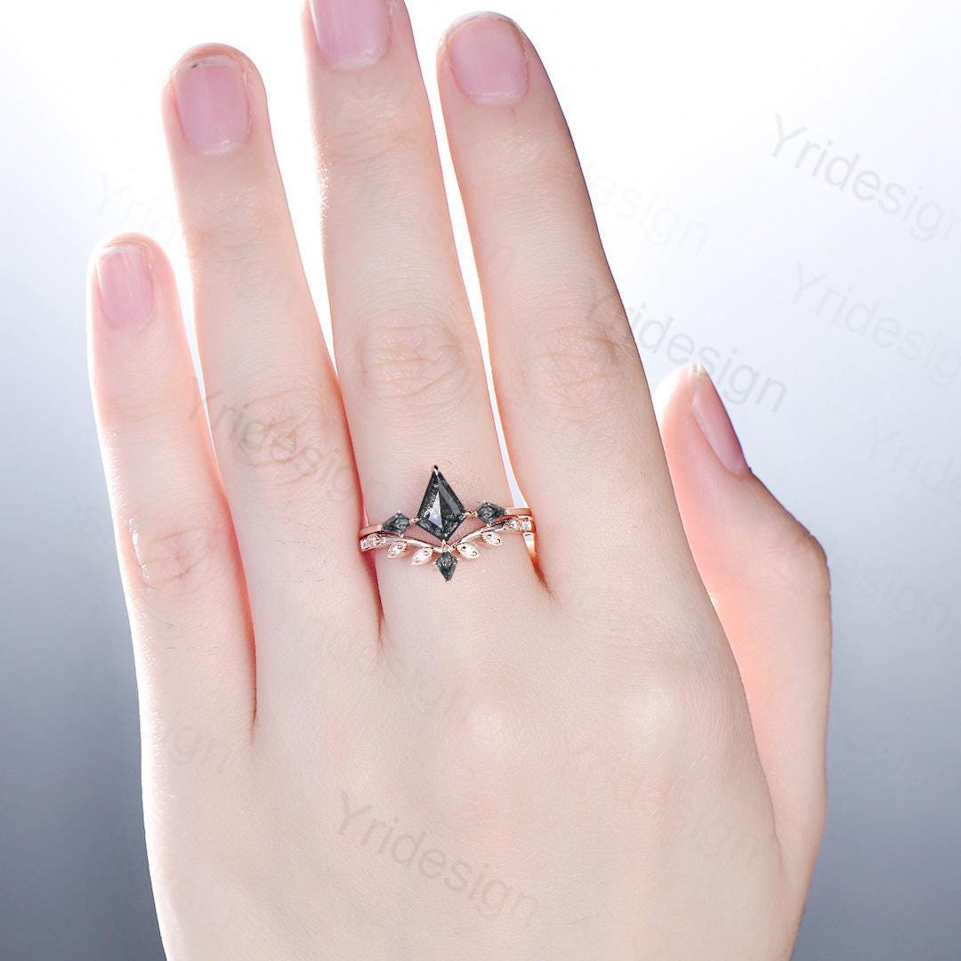 Three Stone kite Cut Salt and Pepper Diamond Engagement Ring Set Minimalist Black Rutilated Quartz Promise Ring 2pcs Bridal Wedding Gifts
