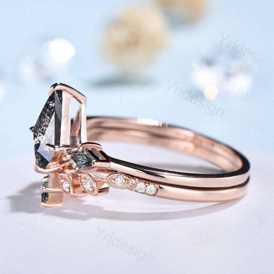 Three Stone kite Cut Salt and Pepper Diamond Engagement Ring Set Minimalist Black Rutilated Quartz Promise Ring 2pcs Bridal Wedding Gifts