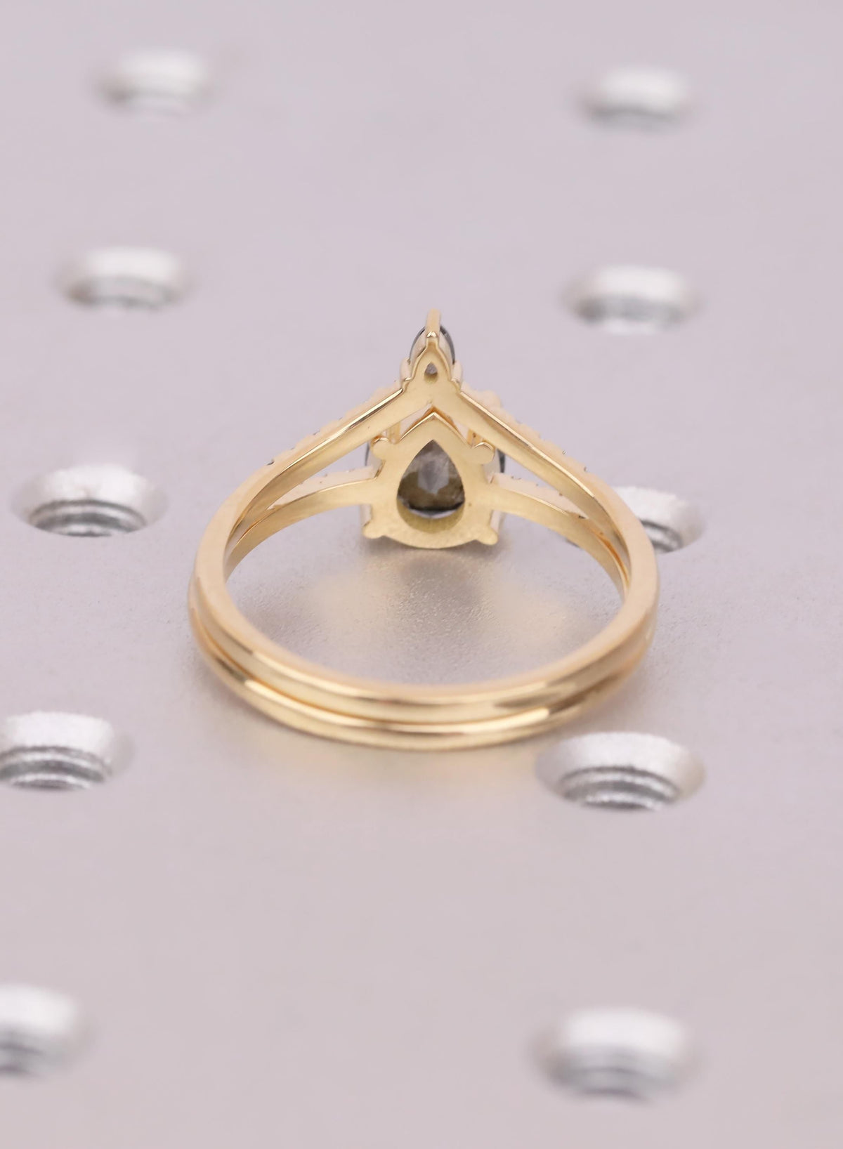 Pear Salt and Pepper Diamond Bridal Set, Natural Diamond Band, Vintage 18K Gold Engagement Ring, Unique Ombre Diamond Matching Ring Set