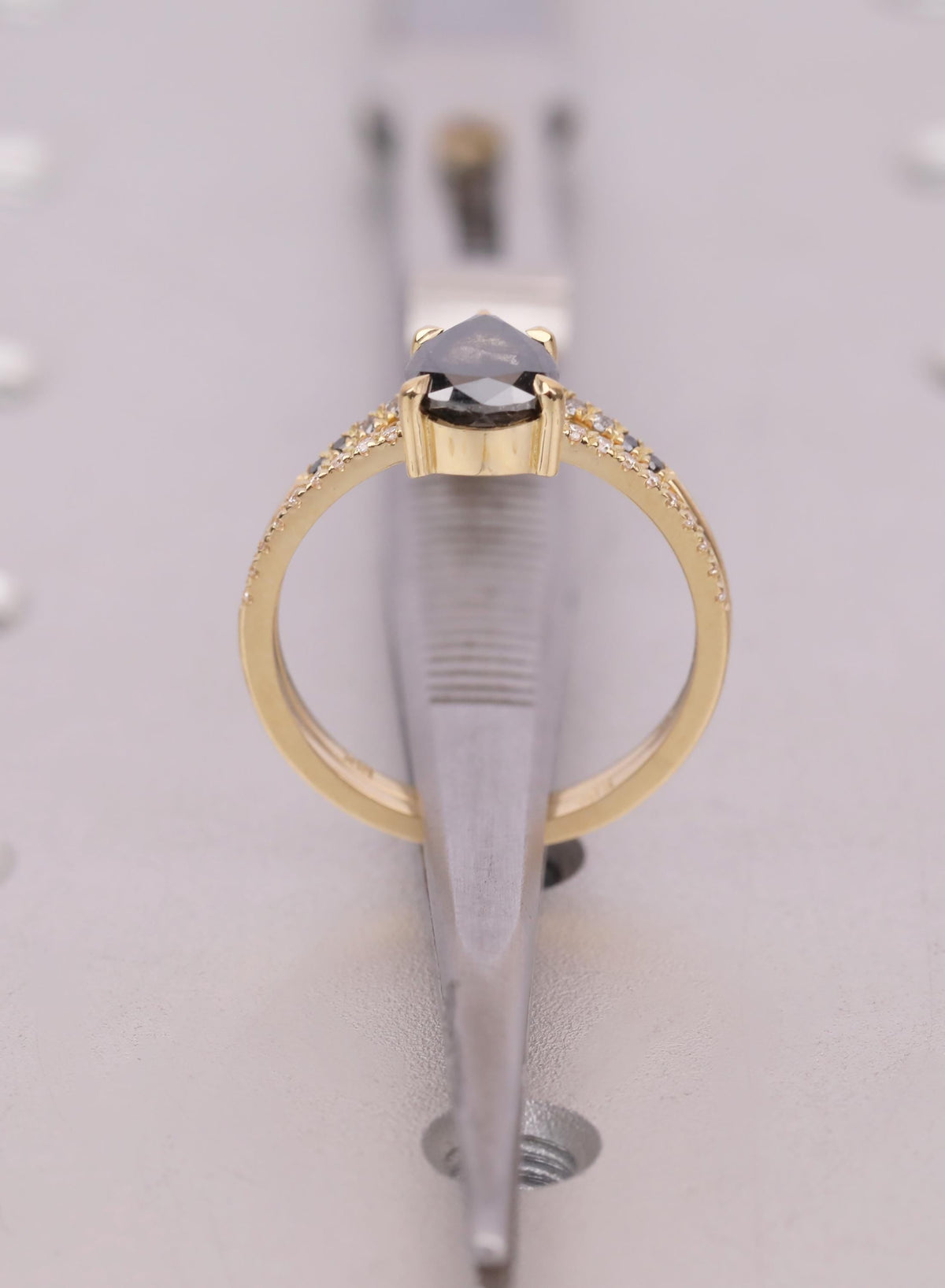Pear Salt and Pepper Diamond Bridal Set, Natural Diamond Band, Vintage 18K Gold Engagement Ring, Unique Ombre Diamond Matching Ring Set