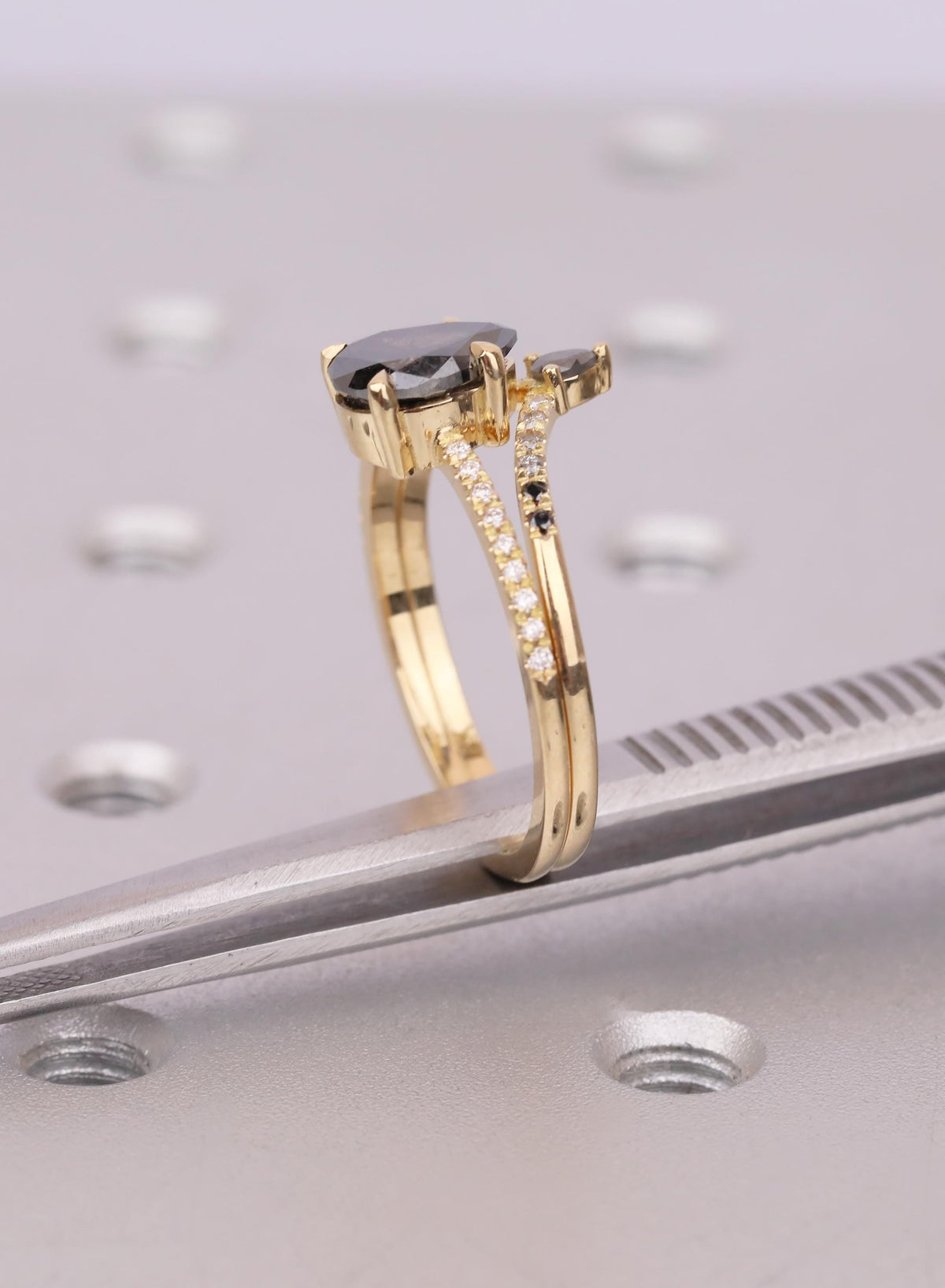 Unique Bridal Set with Pear Salt and Pepper Diamond, Lab Grown Diamond Band, Ethical 18K Yellow Gold Engagement Ring, Ombre Diamond Set