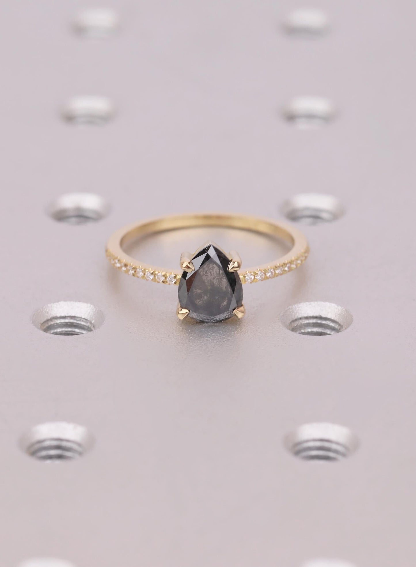Pear Salt and Pepper Diamond Bridal Set, Natural Diamond Band, Vintage 18K Gold Engagement Ring, Unique Ombre Diamond Matching Ring Set