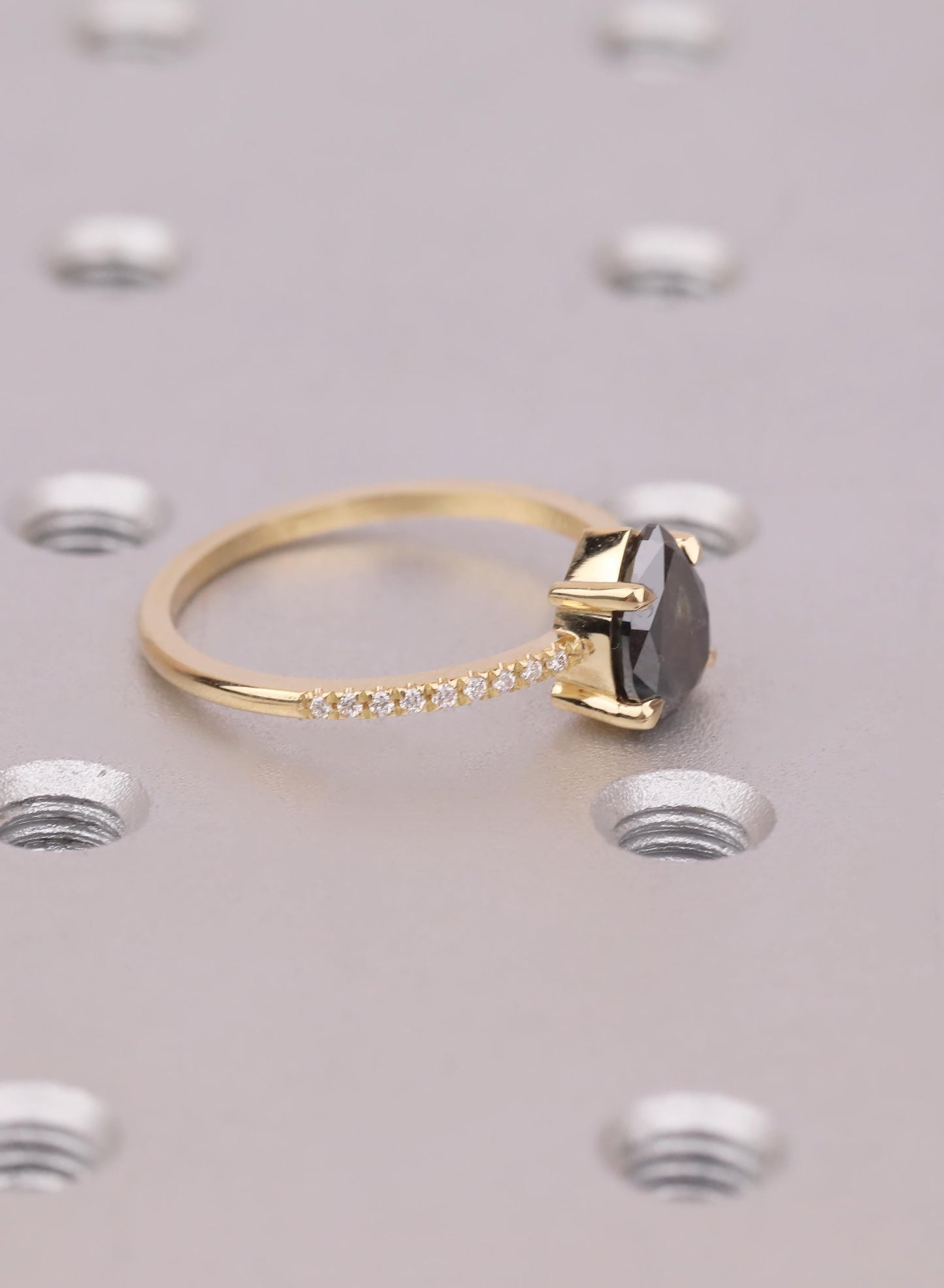Pear Salt and Pepper Diamond Bridal Set, Natural Diamond Band, Vintage 18K Gold Engagement Ring, Unique Ombre Diamond Matching Ring Set