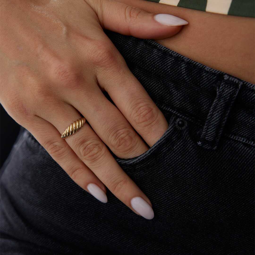 Croissant Ring in 14k Gold