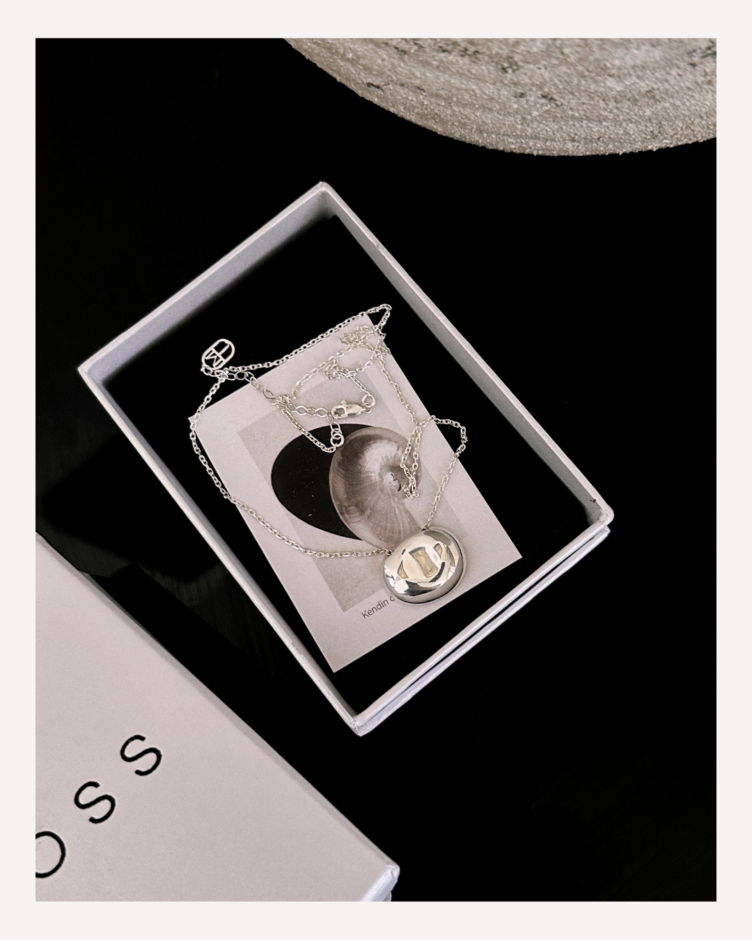 Grace Curve Pendant