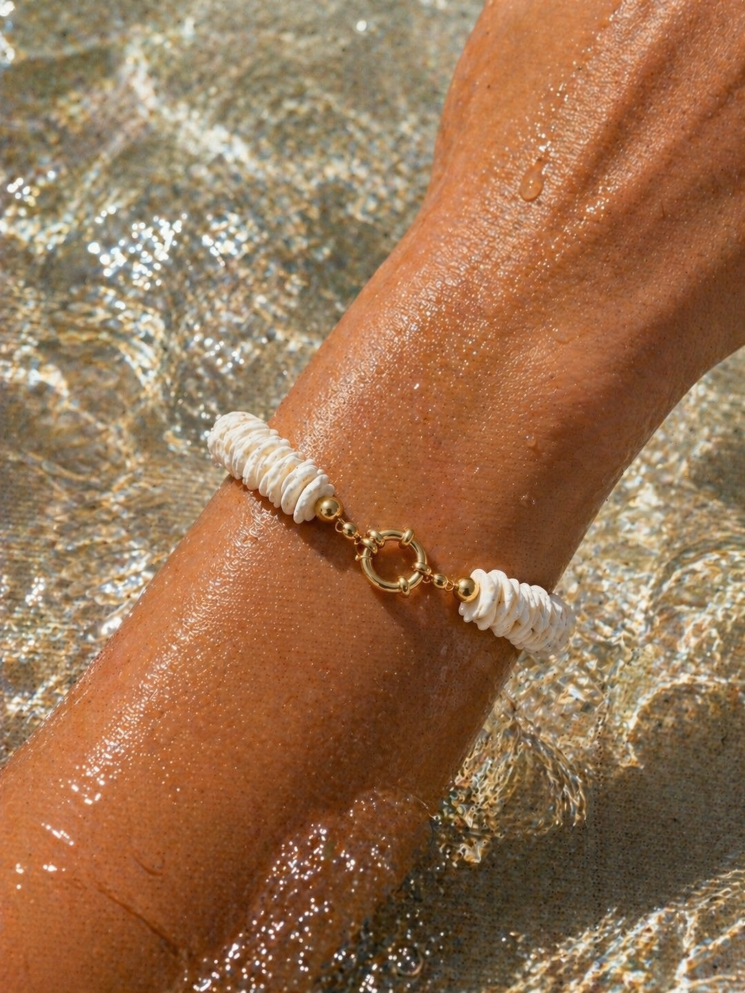 Bracelet Karibéa | Éclats de Coquillage Blanc & Fermoir Doré Personnalisable - Univers aquatique