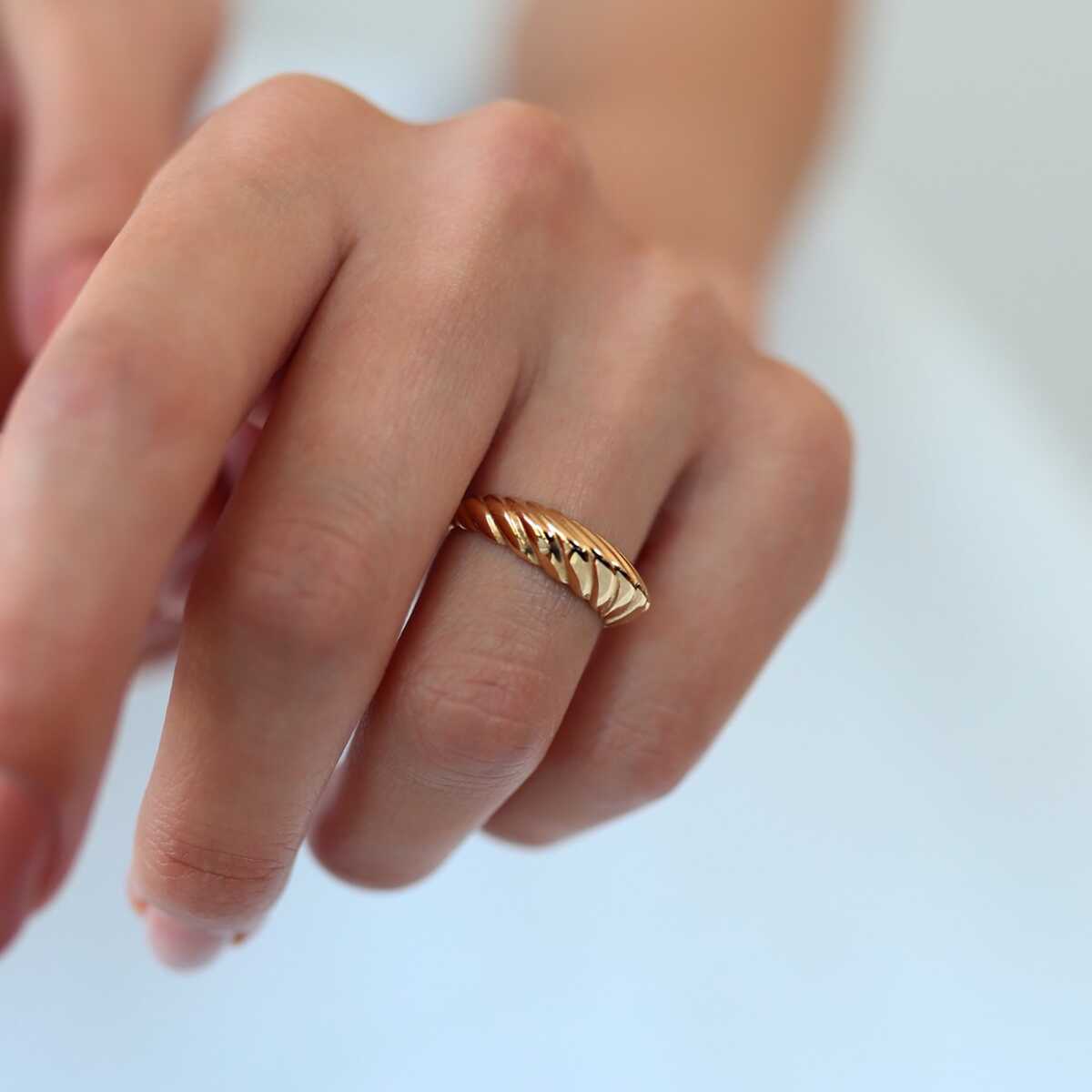 14k Gold Croissant Ring
