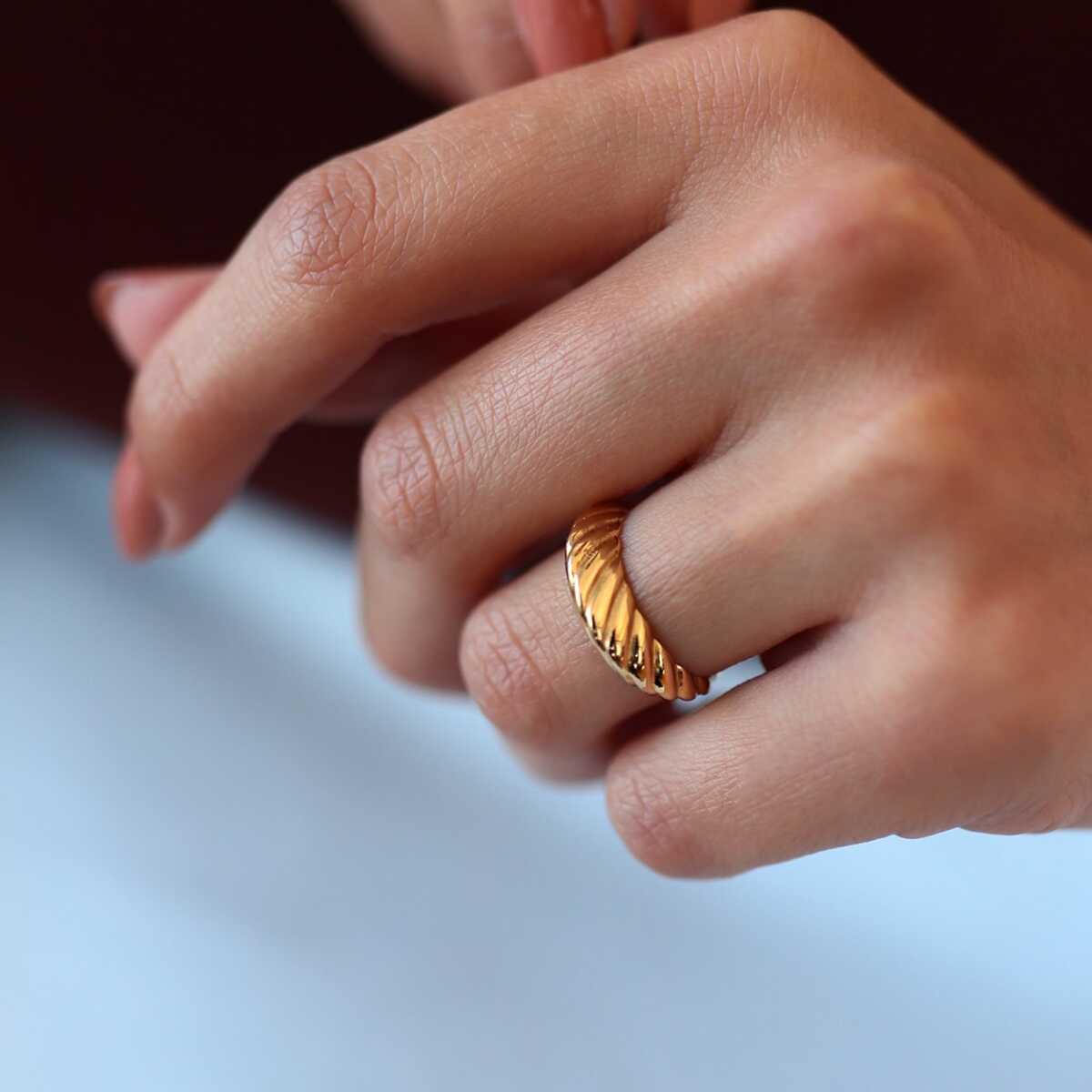 14k Gold Croissant Ring