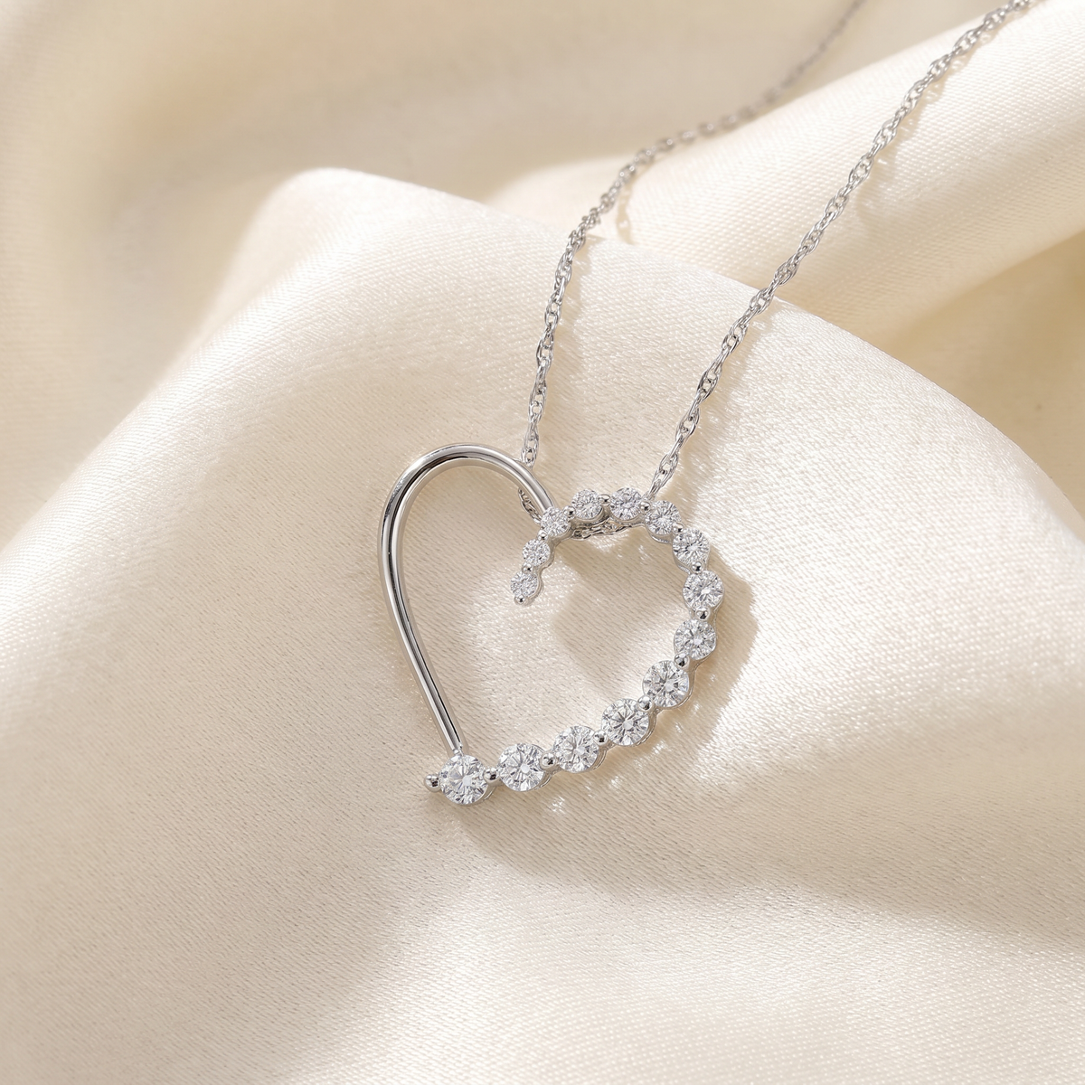 10K White Gold 1/3Ct TW Graduated Diamond Heart Pendant Necklace