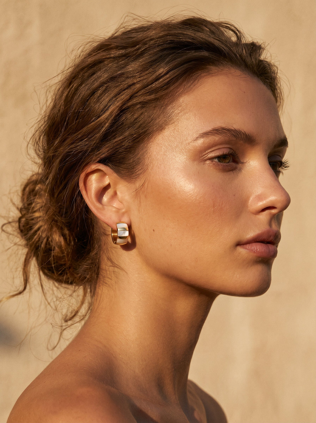 Mini Créoles Alba — Nacre & Or 24k | Univers Solaire