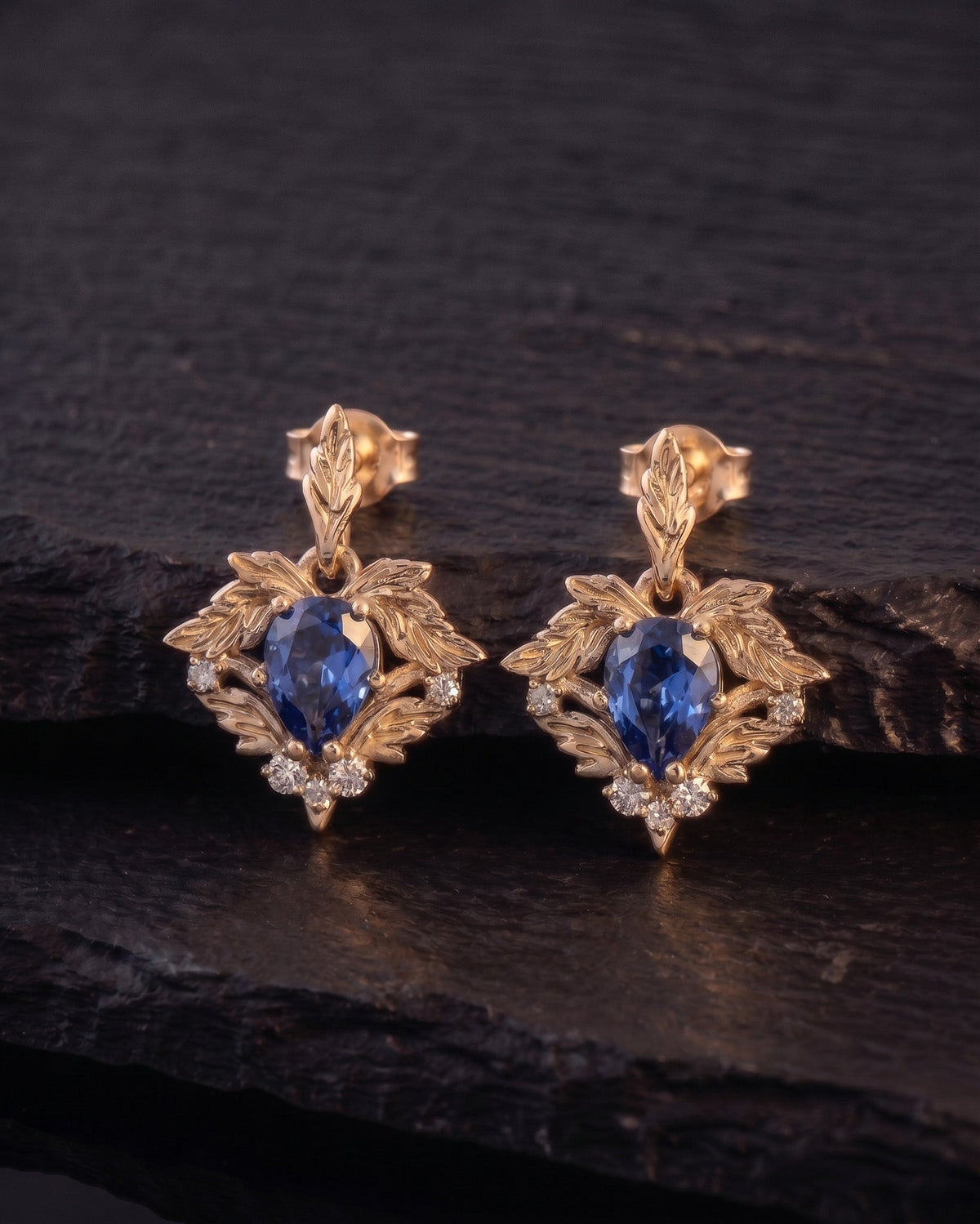 Leafy earrings with pear cut sapphire and diamonds / Amelia