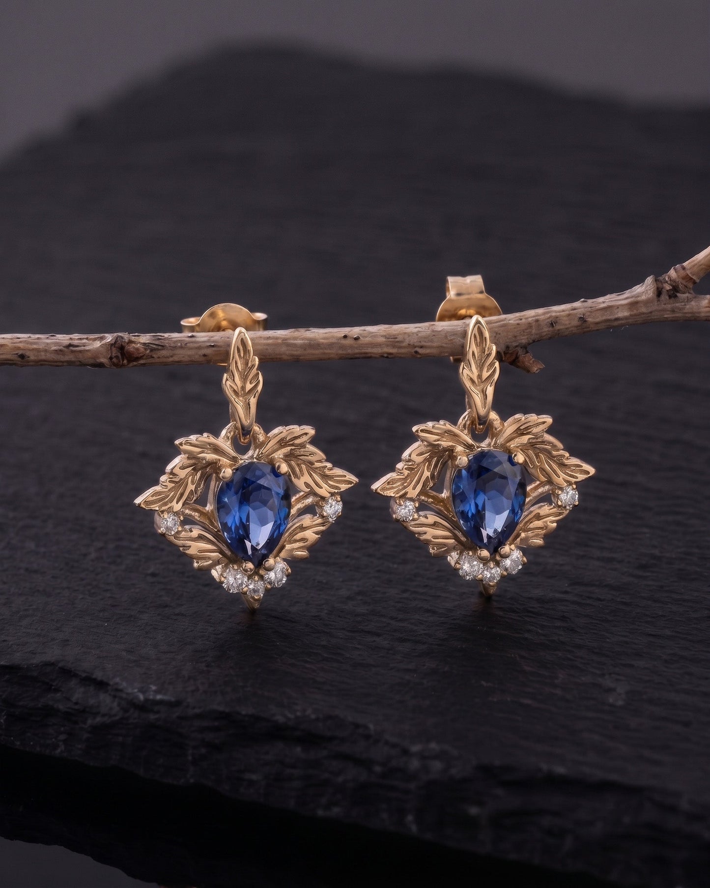 Leafy earrings with pear cut sapphire and diamonds / Amelia