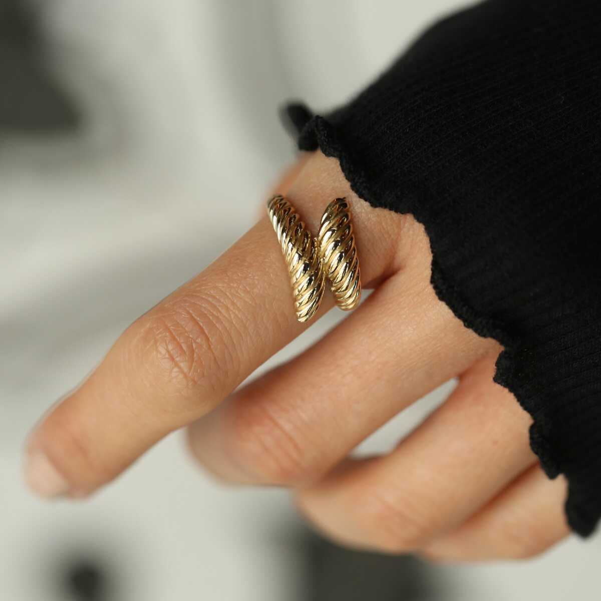 Croissant Ring in 14k Gold