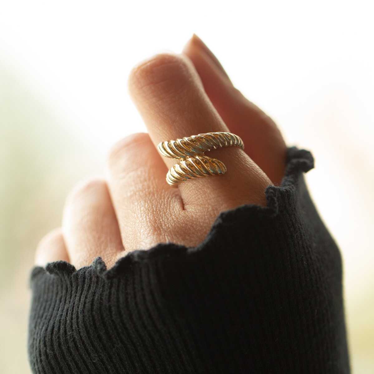 Croissant Ring in 14k Gold