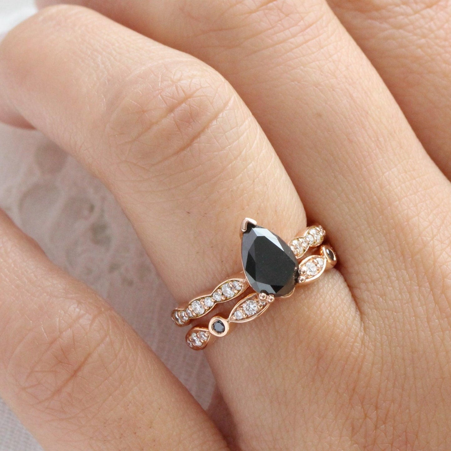 Selene‘s Eclipse | 1.5CT Pear Black Diamond & Scalloped Band Bridal Duo