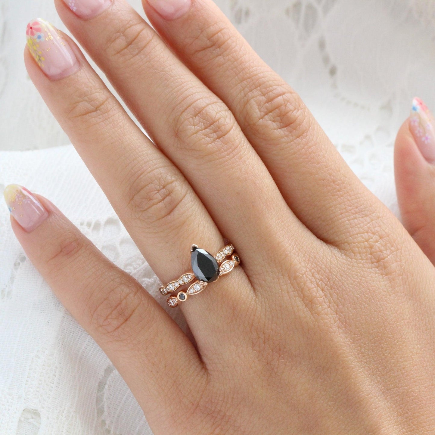 Selene‘s Eclipse | 1.5CT Pear Black Diamond & Scalloped Band Bridal Duo