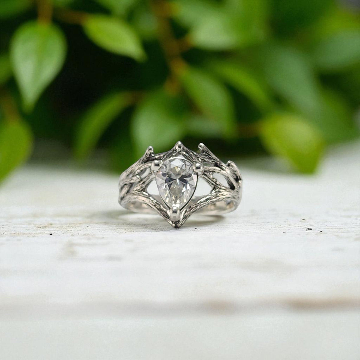 Pear-shaped Moissanite Solid Gold Ring