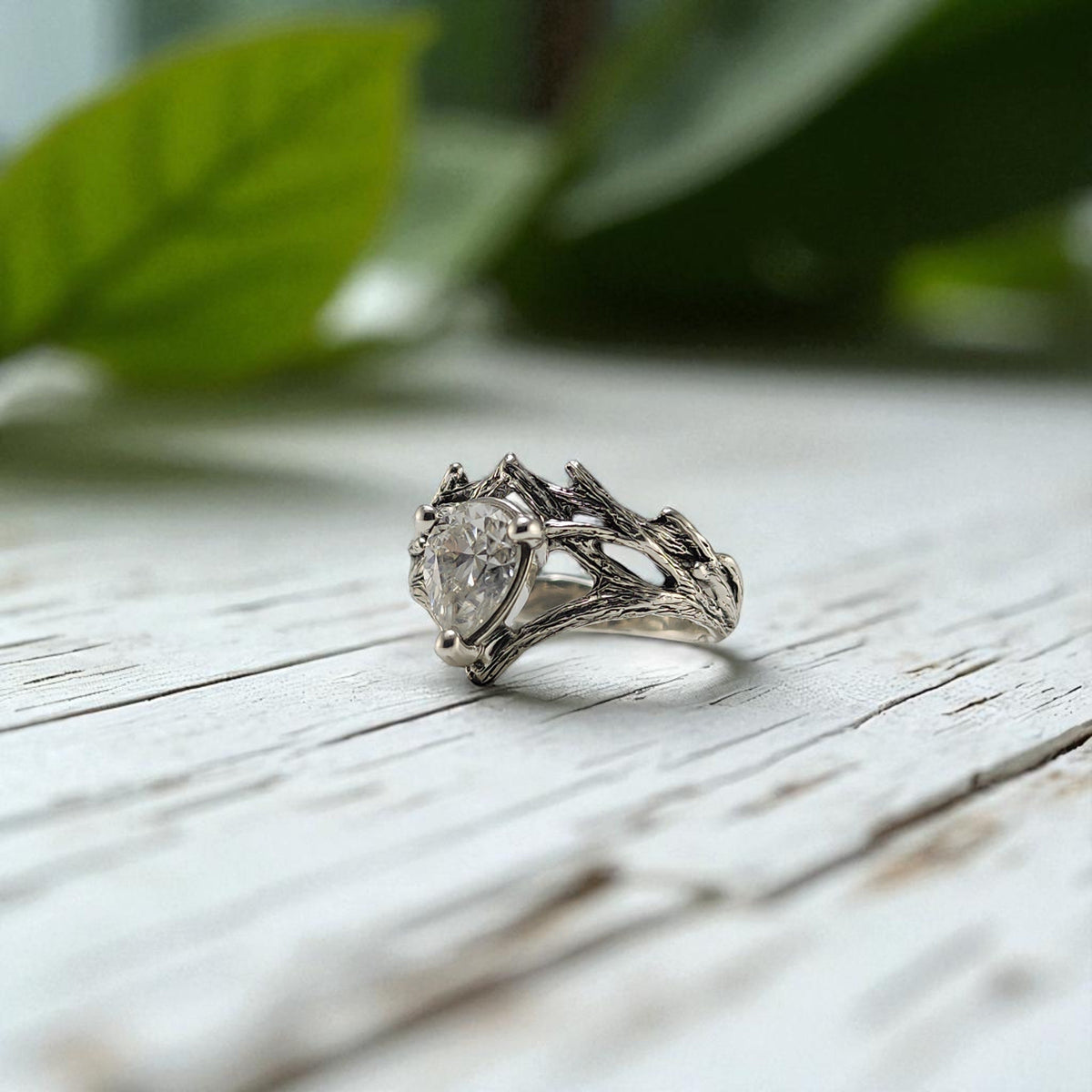 Pear-shaped Moissanite Solid Gold Ring
