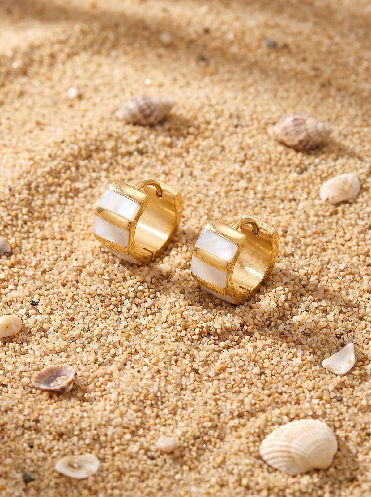 Mini Créoles Alba — Nacre & Or 24k | Univers Solaire
