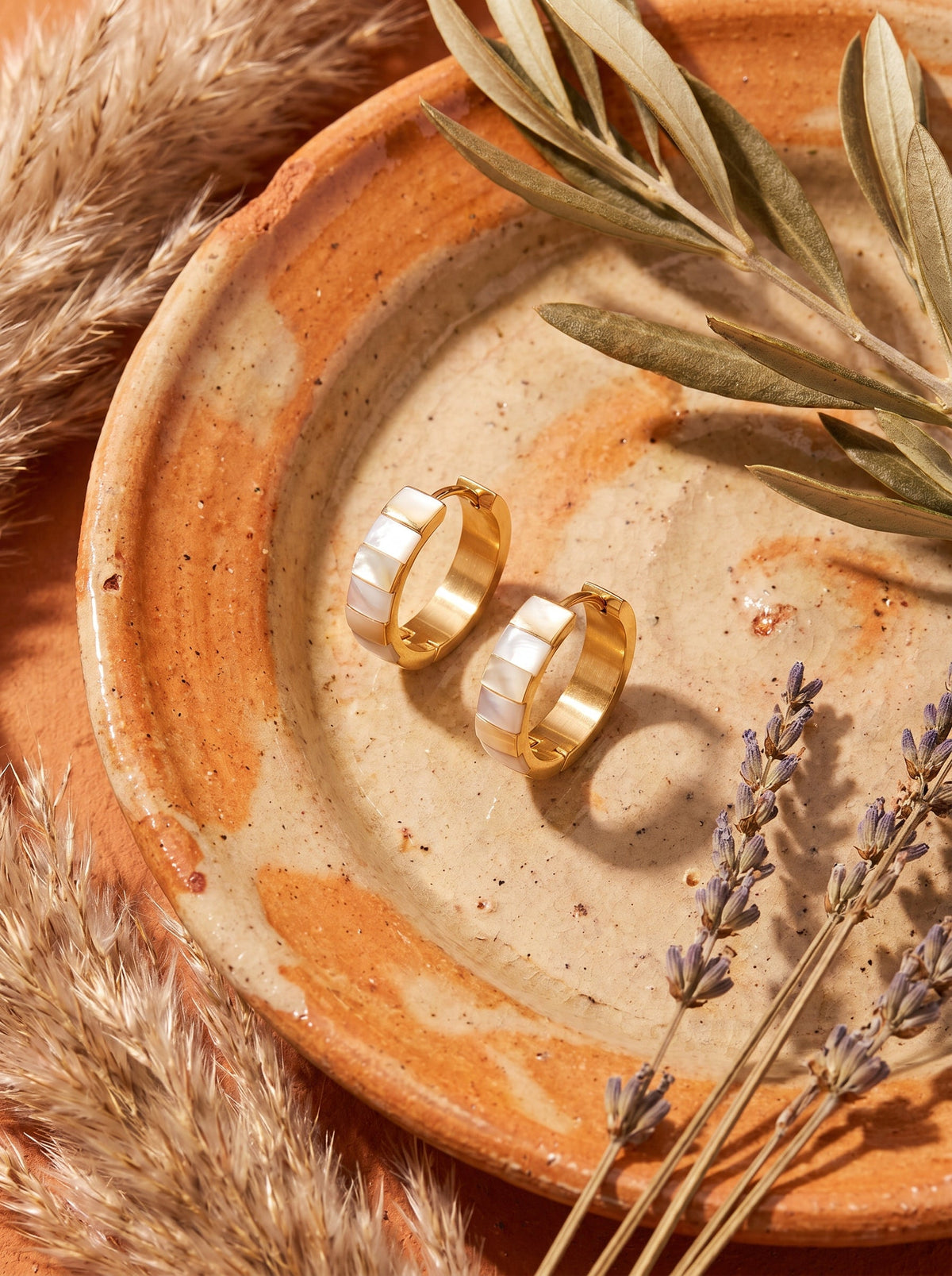 Créoles Alba — Nacre & Or 24k | Univers Solaire