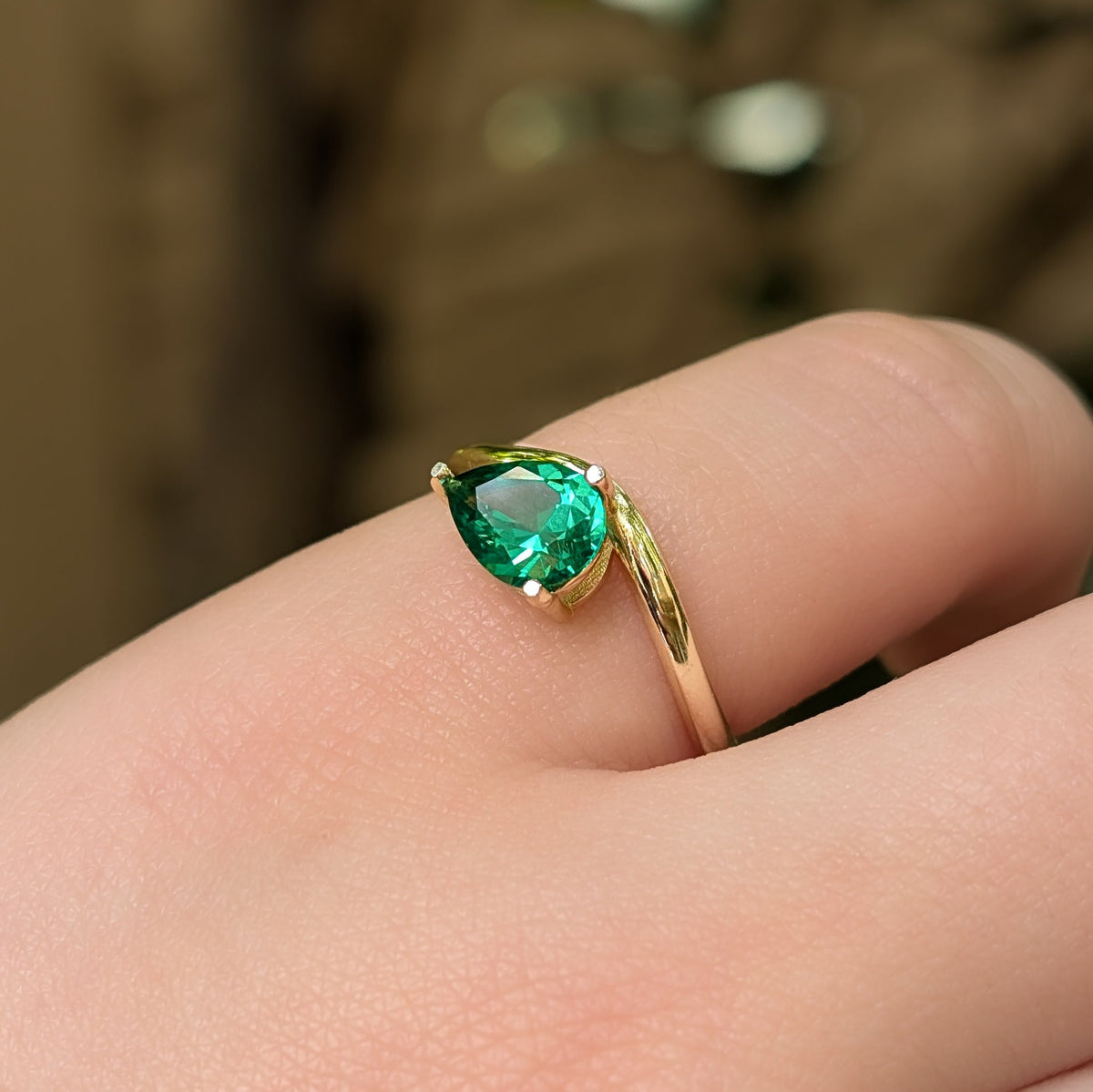 Sideways Emerald Teardrop Ring