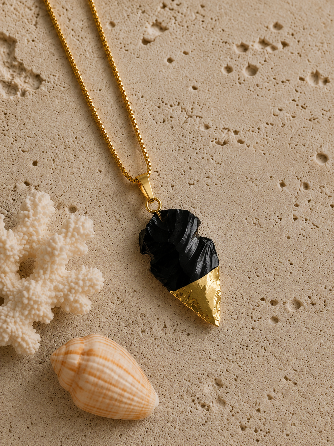 Collier ARAWAK | Pendentif Flèche Obsidienne Brute & Pointe Or 24k – Univers Terre