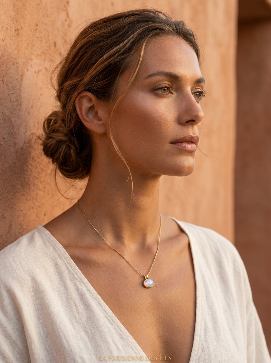 Collier Pendentif Opale | Pierre de Féminité Divine – Chaîne Fine Dorée - Univers aquatique