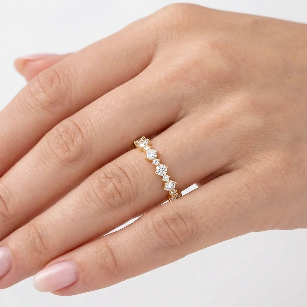 Luna’s Aureole | Round Diamond Full-Eternity Band