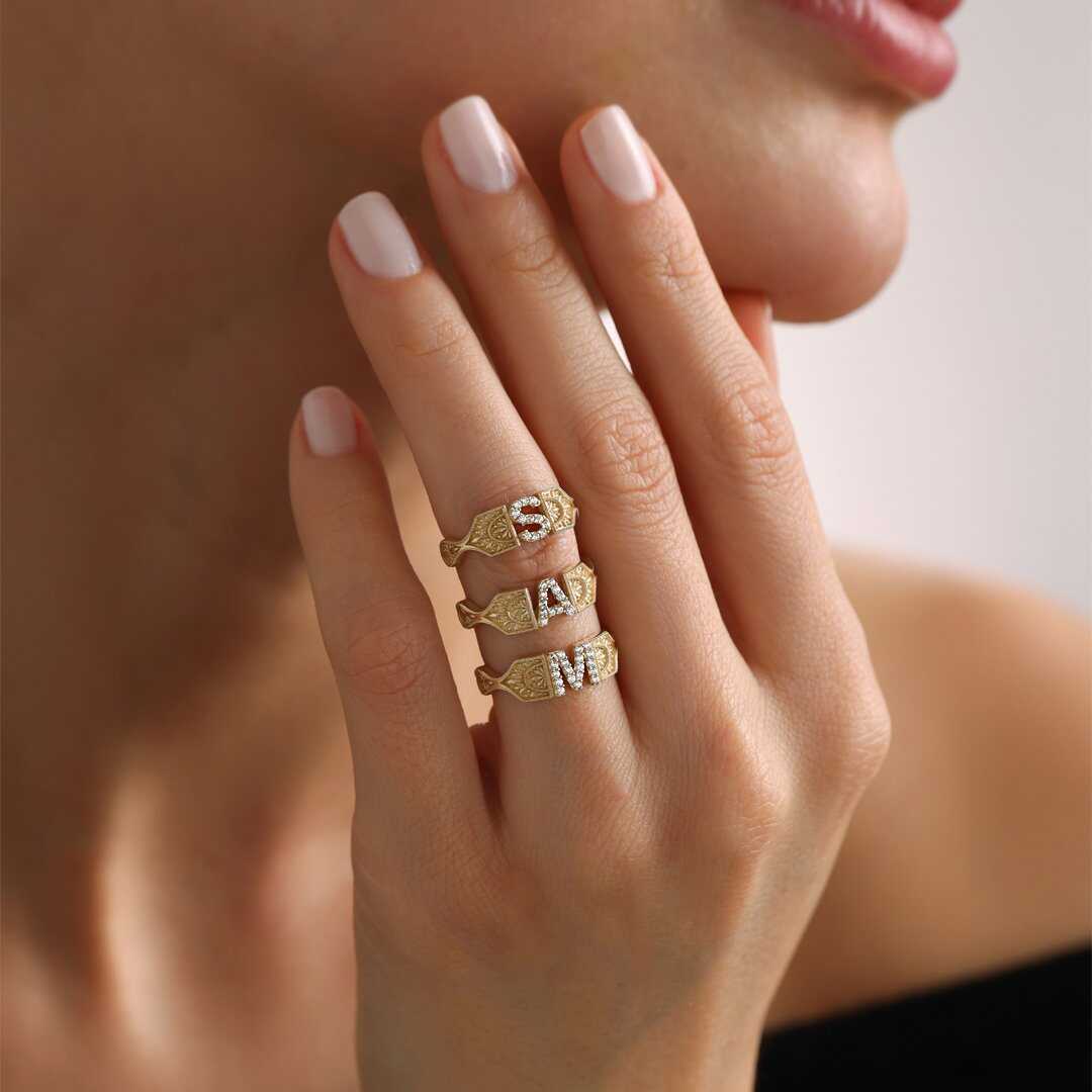 Shuny Letter Ring