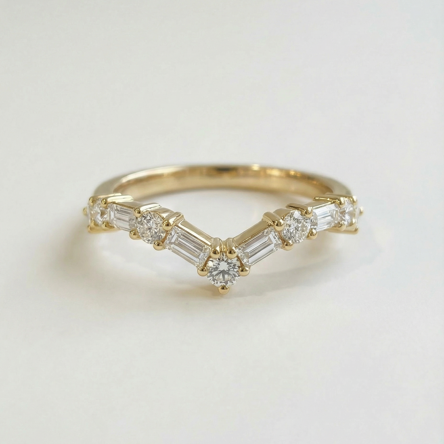 The Small V Ring | Mixed Cut | Lab-Grown Diamond