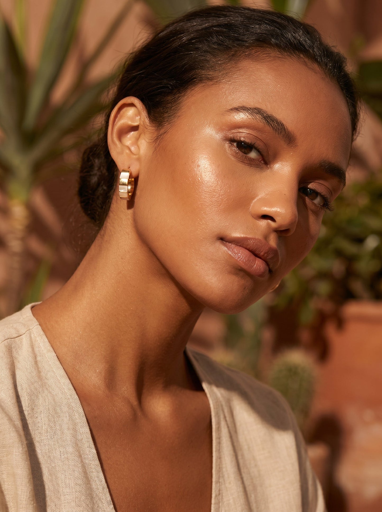 Créoles Alba — Nacre & Or 24k | Univers Solaire