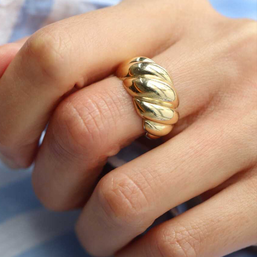 Croissant Ring in 14k Gold