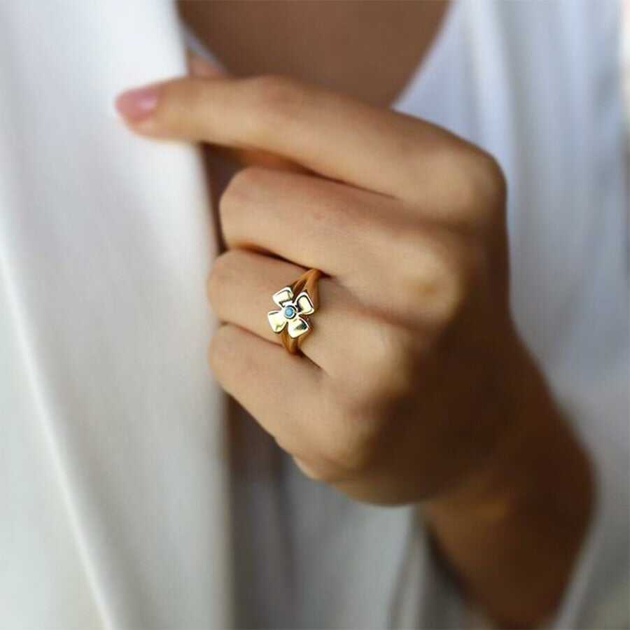 Clover Signet Ring