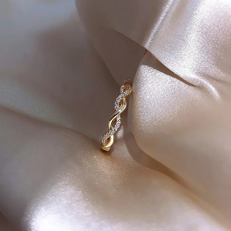 Infinite Twist Ring
